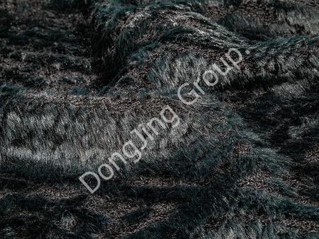 На что следует обратить внимание при чистке ткани из искусственного меха черной тяги темно-синего кроличьего меха?